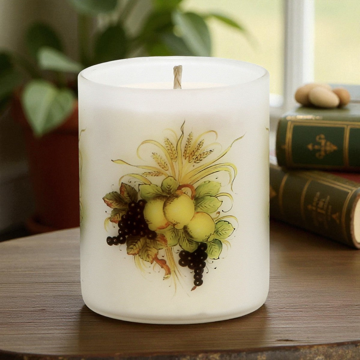 DERUTA TOSCANA: Soy Wax Glass Candle in traditional Tuscan design by Mario Bruno
